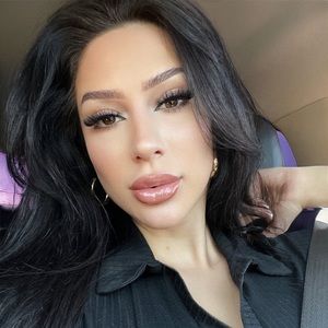 Meet your Posher, Yolanda